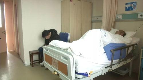 久病床前,家庭护理中的温馨瞬间